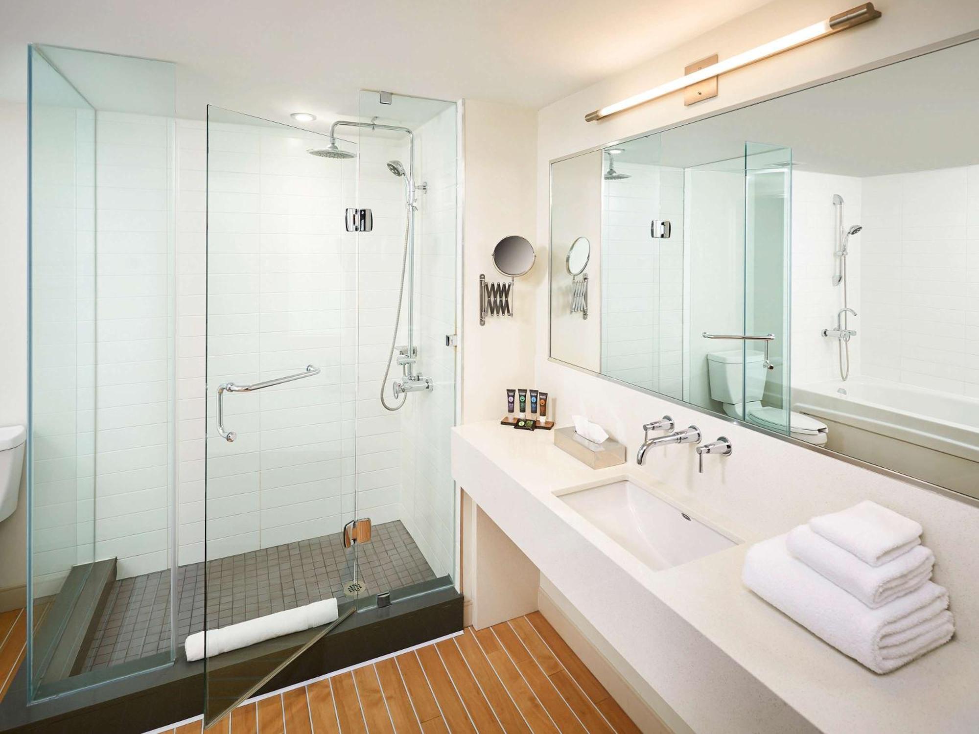 Novotel Toronto Centre Hotel