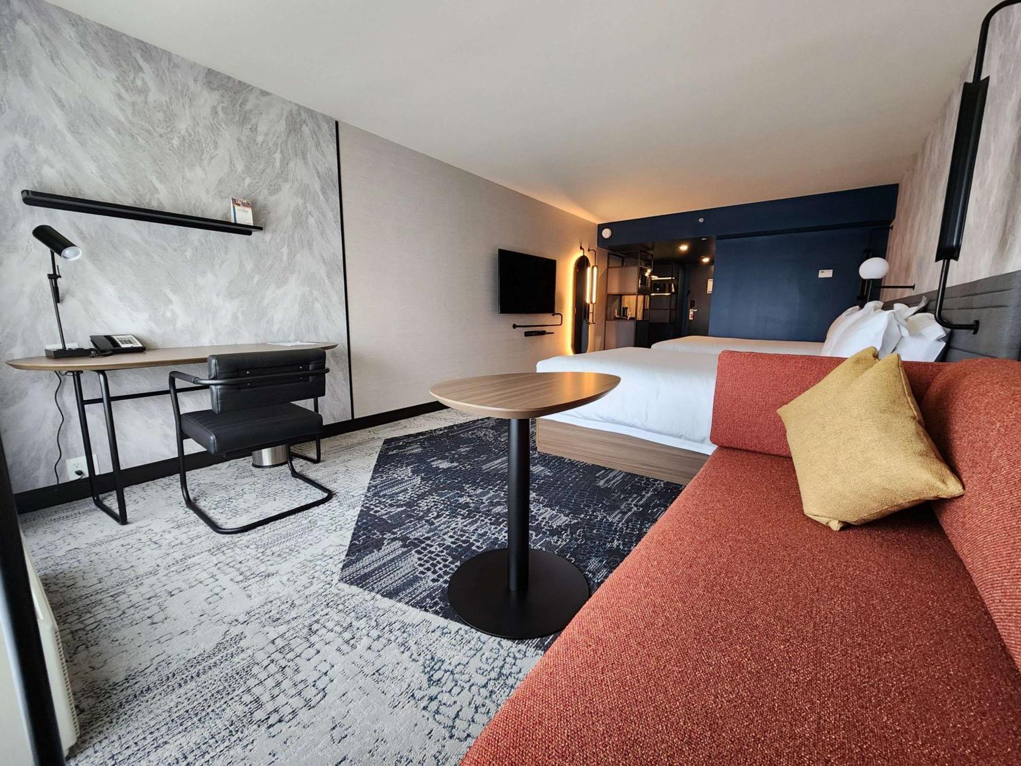 Novotel Toronto Centre Hotel 3*