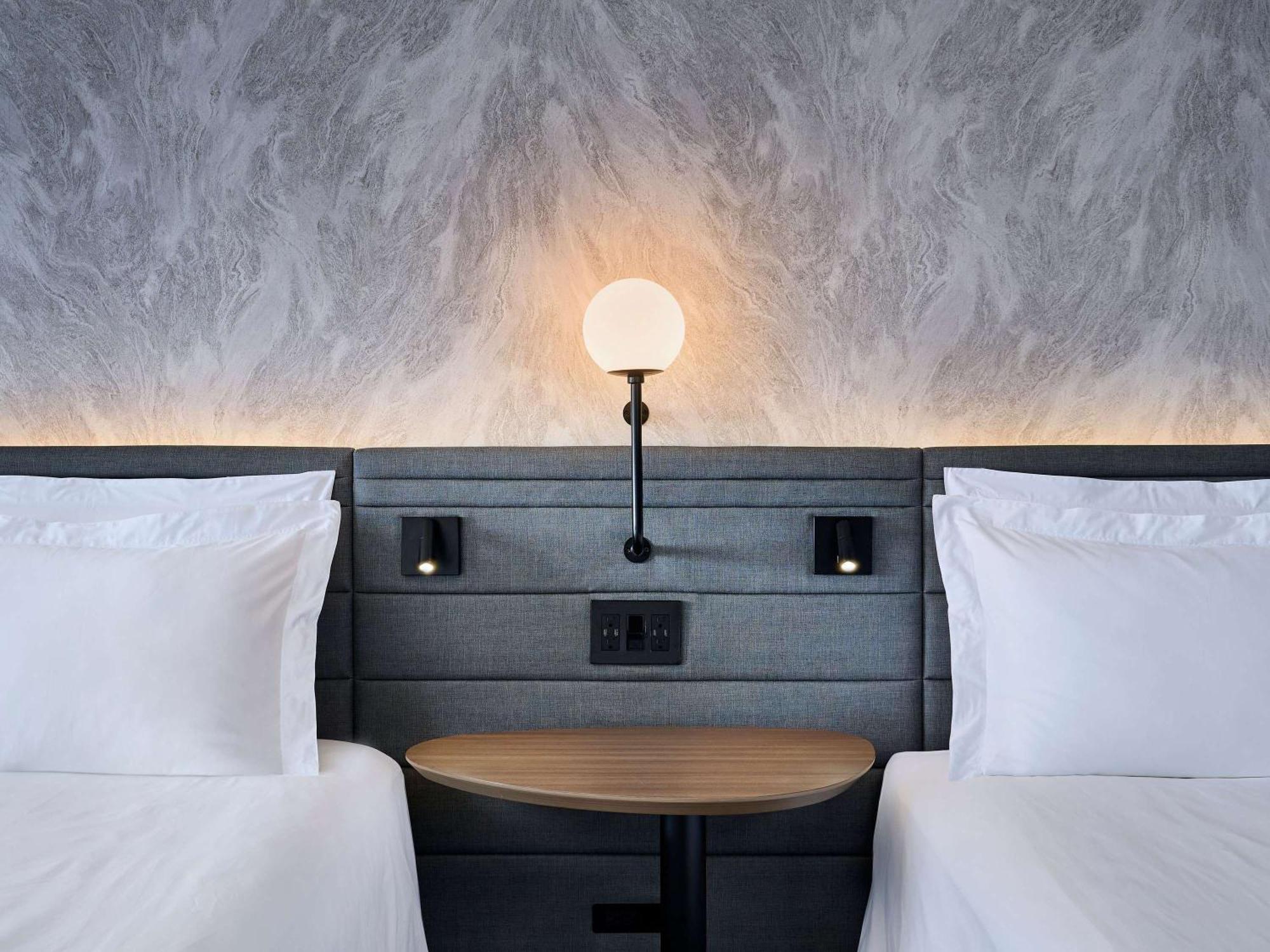 Hotel Novotel Toronto Centre 3*