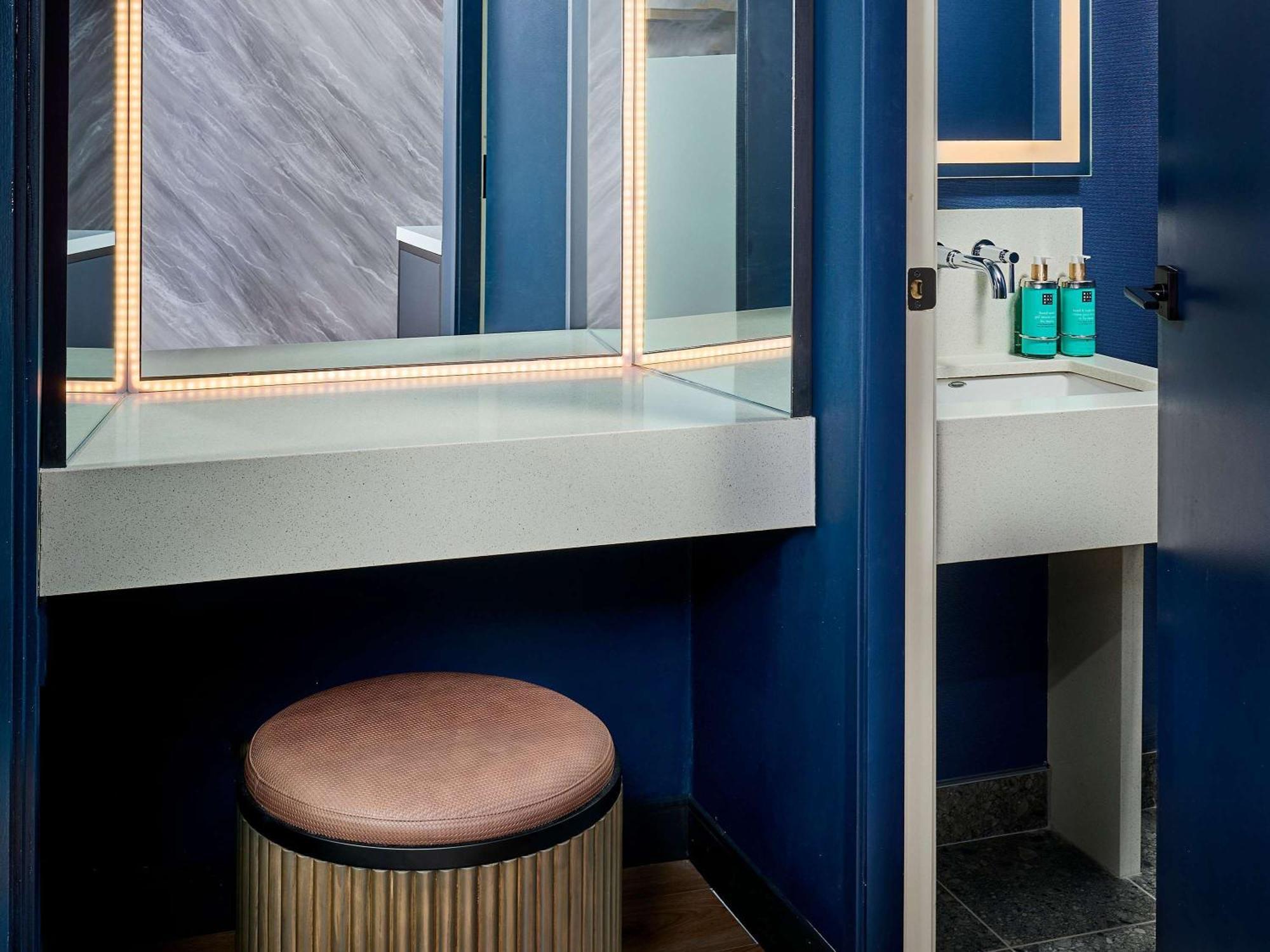 Hotel Novotel Toronto Centre 3*
