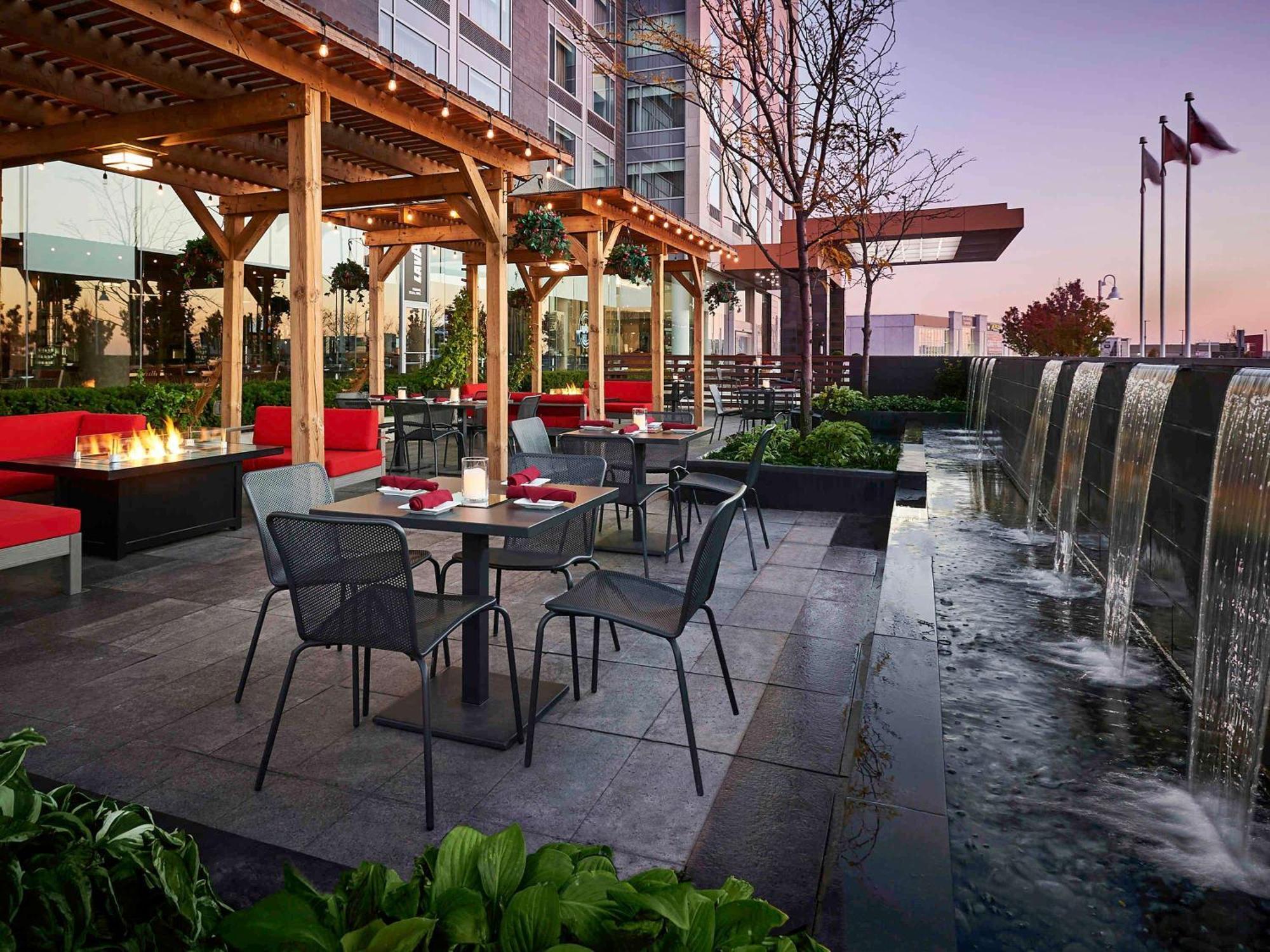 Novotel Toronto Centre Hotel 3*