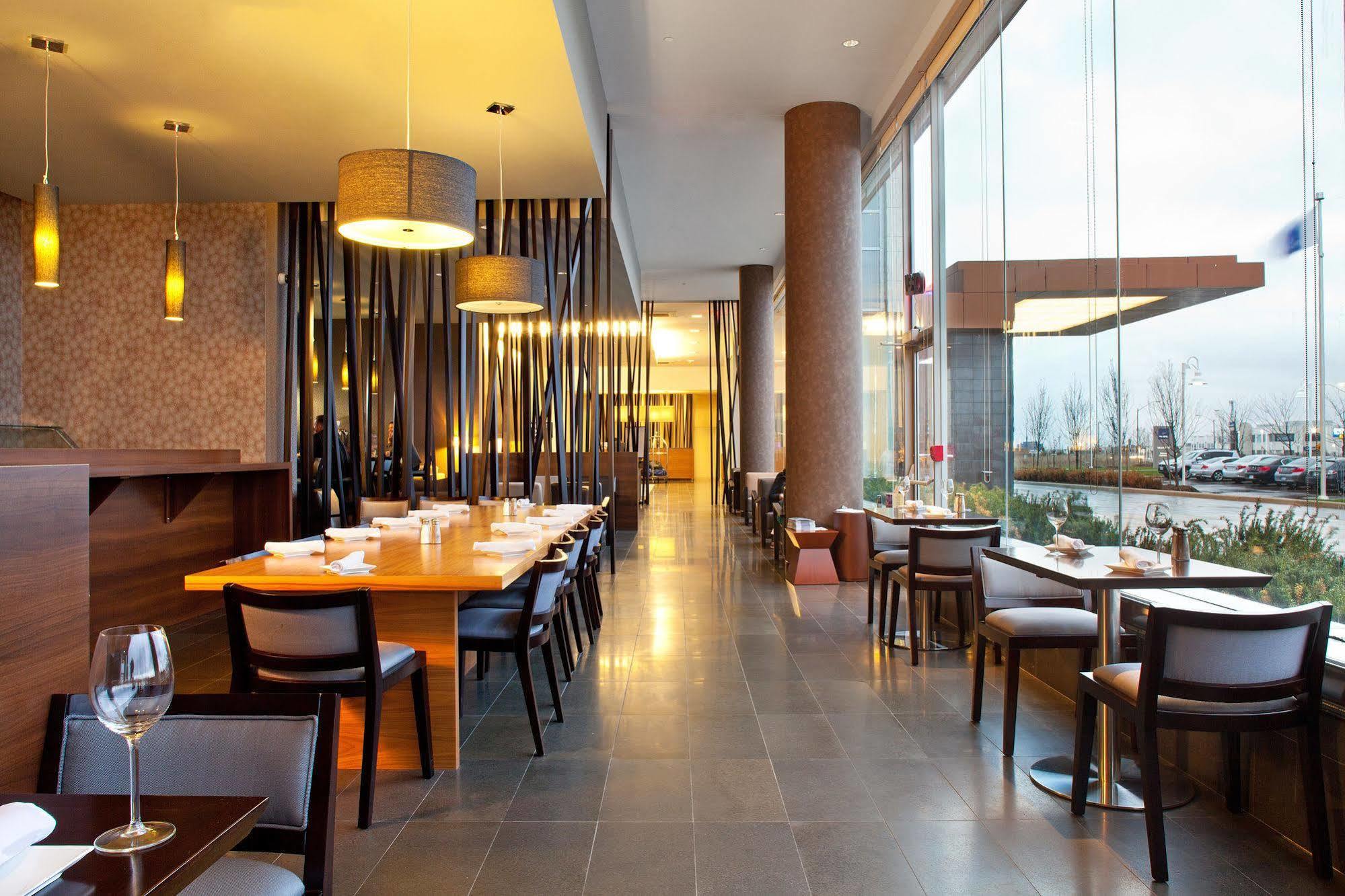 Hotel Novotel Toronto Centre 3*